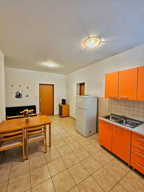 Kitchen or kitchenette, oven, stove