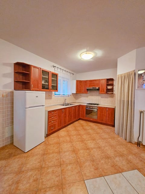 Kitchen or kitchenette, oven
