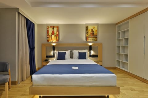 Bed, Bathroom, Bedroom