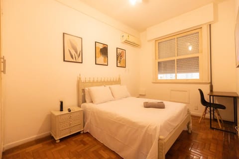 Bed, Bedroom, air conditioner