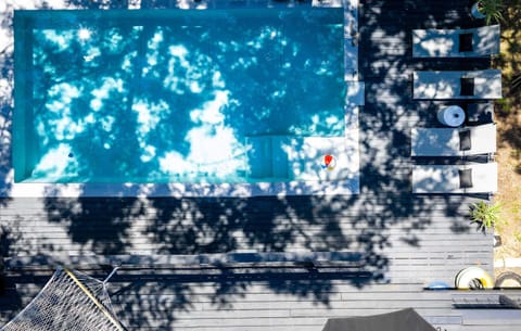 Lake Access Pool Loungers Fire Pit Grill House in McQueeney