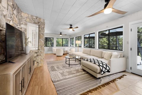 Lake Access Pool Loungers Fire Pit Grill House in McQueeney