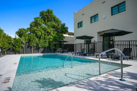 Property building, Swimming pool, Swimming pool