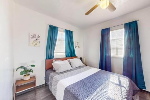 Cozy 1br Casita in Southwest w Wifi! House in Albuquerque