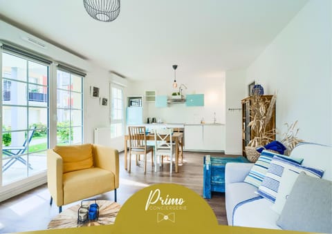 Living room, Seating area, Dining area, Beach