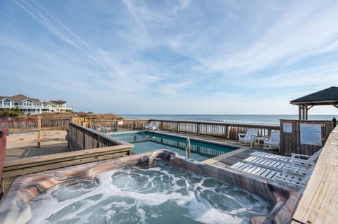 Oceanfront Pool & Spa Volleyball Court Game Rm House in Corolla