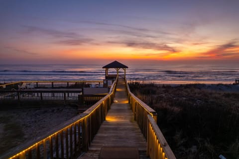 Oceanfront Pool & Spa Volleyball Court Game Rm House in Corolla