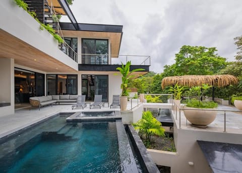 Property building, Patio, Garden, Pool view, Swimming pool, Swimming pool, sunbed