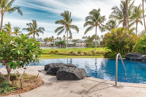 1st floor no steps king beds beach pool golf Apartment in Puako