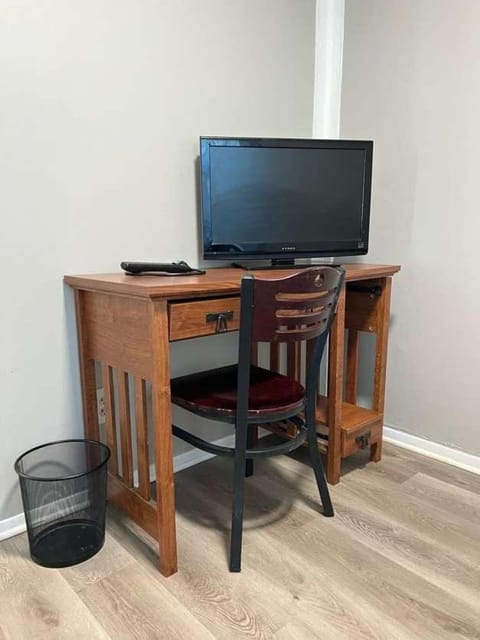 Modern & Renovated 3BR 1BA Home - Quiet & Cozy House in Madison Heights