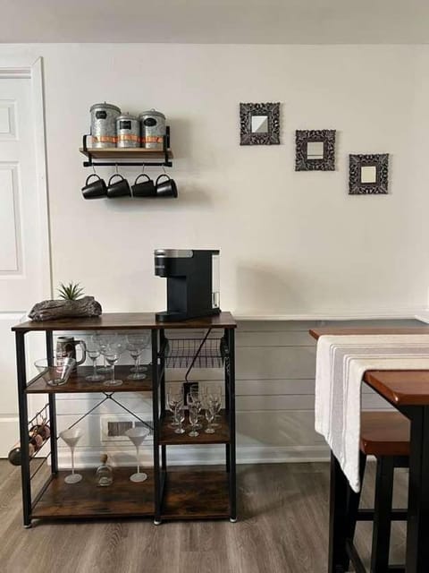 Modern & Renovated 3BR 1BA Home - Quiet & Cozy House in Madison Heights