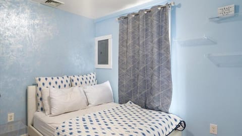 Spacious 5BR Beach Home - Walk to Ocean House in Colorado