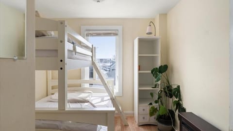 Spacious 5BR Beach Home - Walk to Ocean House in Colorado