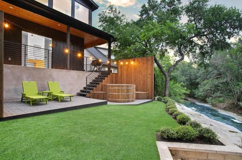 South Lamar Luxe Creekside Retreat with POOL Apartment in Zilker