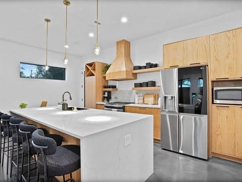 South Lamar Luxe Creekside Retreat with POOL Apartment in Zilker