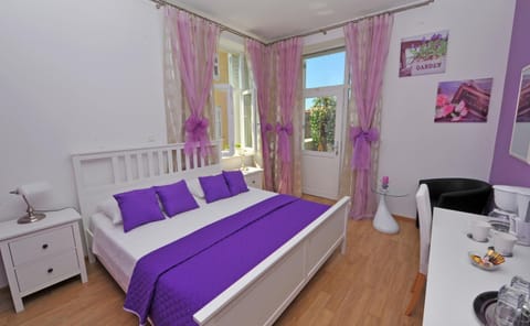 Bed, Day, Summer, Bedroom, On site, City view, City view, Landmark view, Landmark view