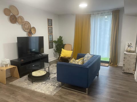 Living room, Seating area, Evening entertainment