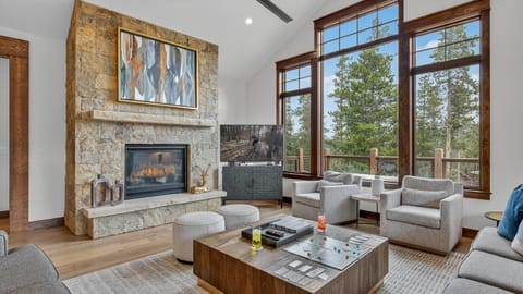 TV and multimedia, View (from property/room), Seating area, fireplace