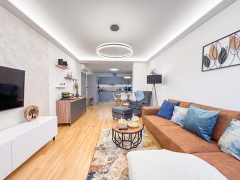 Communal lounge/ TV room, TV and multimedia, Living room, Seating area, Evening entertainment