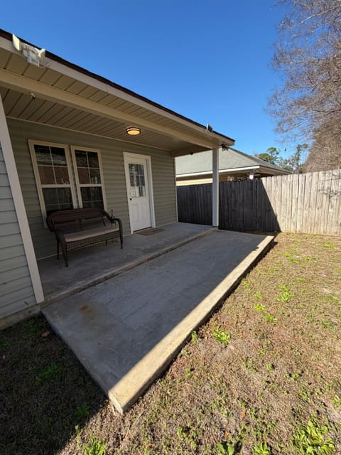 Valdosta 3-Bedroom Home with 5 beds near valdosta State & Hospital House in Valdosta