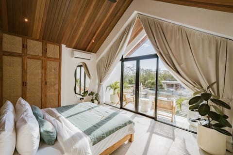Bed, View (from property/room), Balcony/Terrace, Bedroom