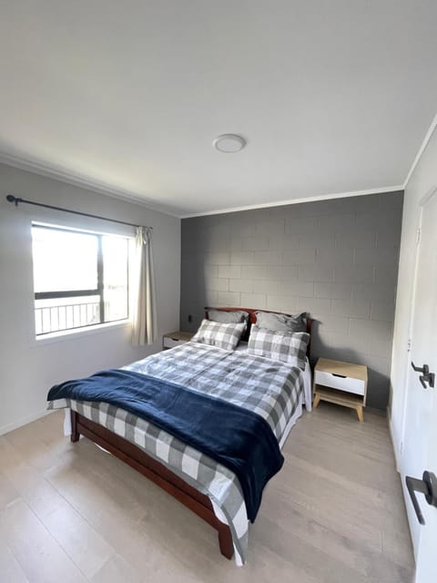 Sunny Tidy Corner in Ellerslie Apartment in Auckland