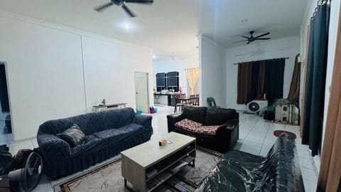 Communal lounge/ TV room, TV and multimedia, Living room, Seating area