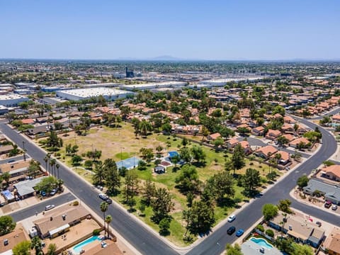 Property building, Neighbourhood