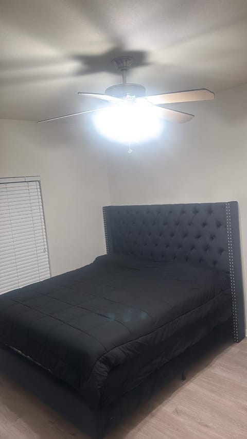 2 Bedroom Beautiful Luxury Apartment In A Quiet Neighborhood 7 Minutes Away From Ben Hill Griffin Stadium ! Apartment in Gainesville