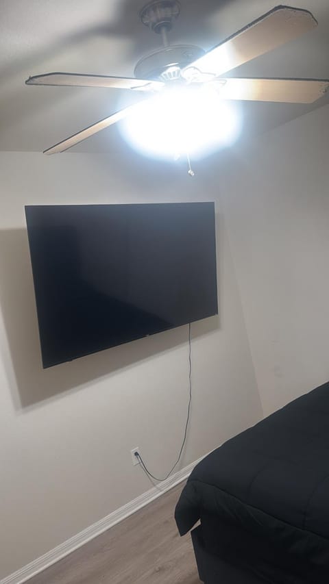 2 Bedroom Beautiful Luxury Apartment In A Quiet Neighborhood 7 Minutes Away From Ben Hill Griffin Stadium ! Apartment in Gainesville