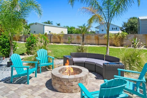 Steps to Beach Patio Fire Pit Tropical Oasis House in Crescent Beach