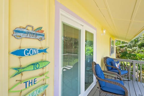 Steps to Beach Patio Fire Pit Tropical Oasis House in Crescent Beach