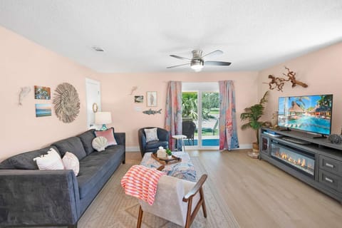 Steps to Beach Patio Fire Pit Tropical Oasis House in Crescent Beach