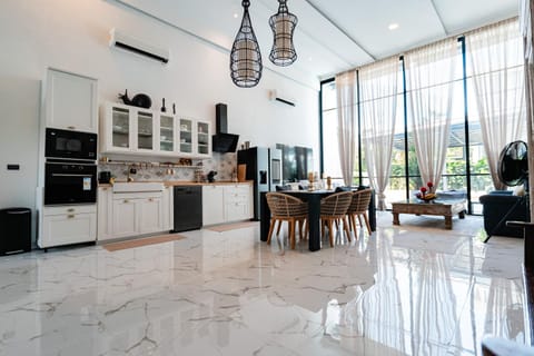 TV and multimedia, Kitchen or kitchenette, Living room, Dining area, dishwasher, oven, stove