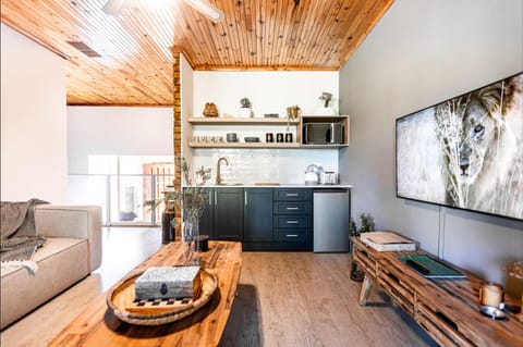 TV and multimedia, Kitchen or kitchenette, Living room