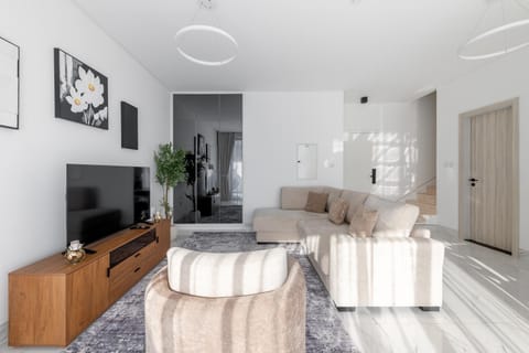 Communal lounge/ TV room, TV and multimedia, Living room, Seating area