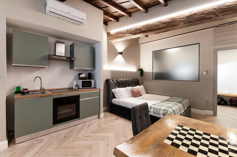 Kitchen or kitchenette, Seating area, Bedroom, air conditioner