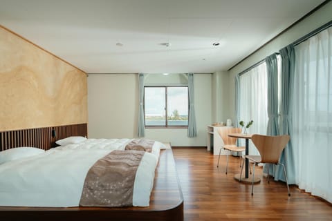 Bed, Living room, Photo of the whole room, Dining area, Bedroom