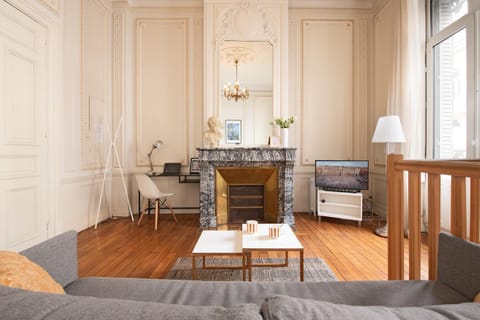 Living room, Seating area