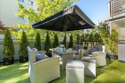 Day, Balcony/Terrace, Seating area