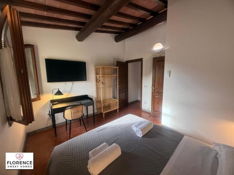 Bed, TV and multimedia, Bedroom