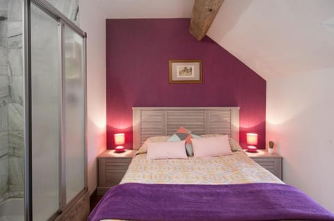 Shower, Bed, Bedroom, internet, internet, storage