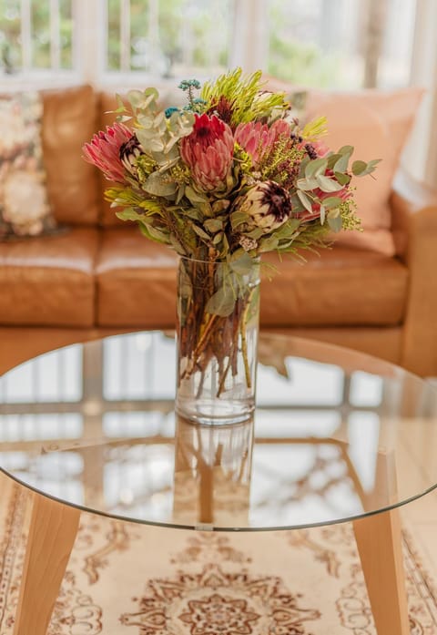 Living room, Decorative detail, Seating area