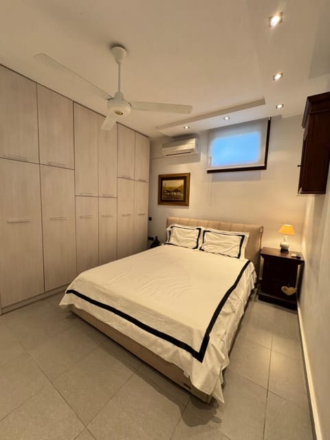 Bed, Bedroom, wardrobe, air conditioner