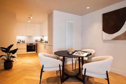 Kitchen or kitchenette, Seating area, Dining area