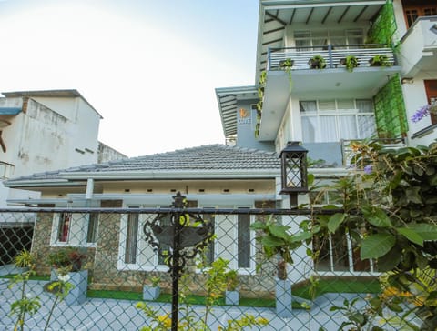 Property building, Day