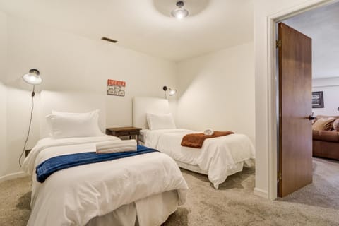 Lower Level - Mountain-View Retreat House in Colorado Springs