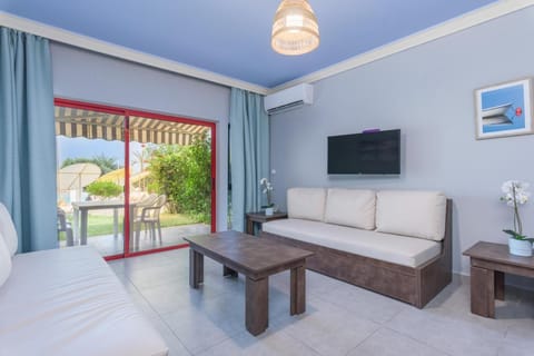 TV and multimedia, View (from property/room), Living room, Seating area, air conditioner