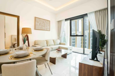 Communal lounge/ TV room, TV and multimedia, Living room, Seating area, Dining area