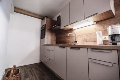 Kitchen or kitchenette, dishwasher